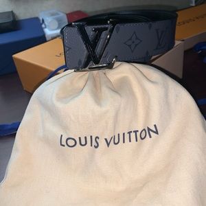 LV initials reversible belt